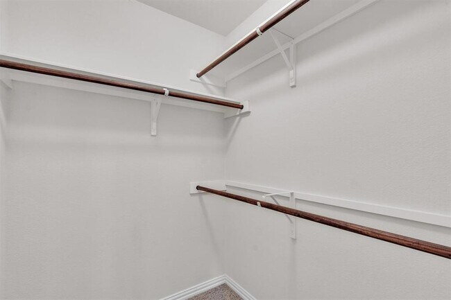 Building Photo - 204 Chickadee Ln