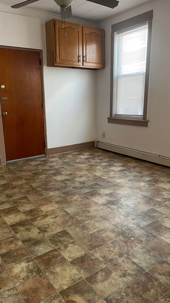 Building Photo - 135 W 24TH St