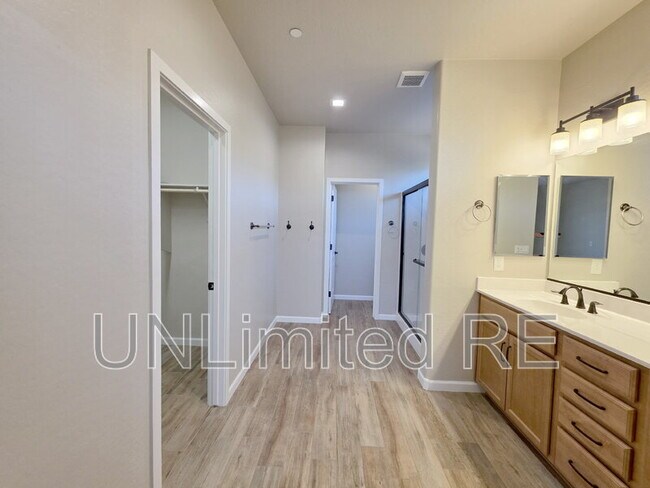 Building Photo - 308 Spirit Cir