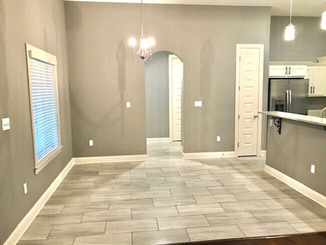 Building Photo - RiverstoneDrive5385
