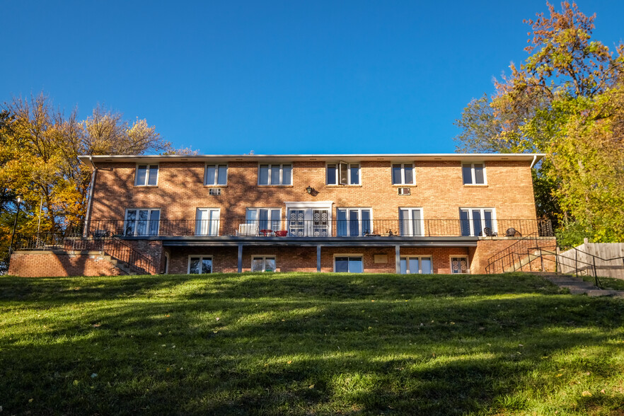 Primary Photo - Greenwood Manor