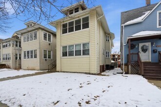 Building Photo - 4735 N Kilbourn Ave