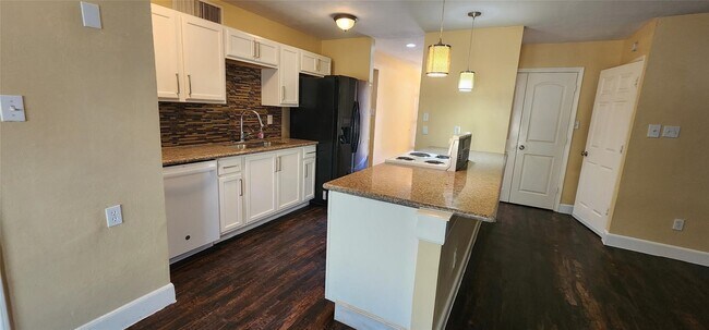 Building Photo - 510 Stonewall Dr