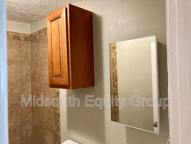 Building Photo - 54 Monroe Ave