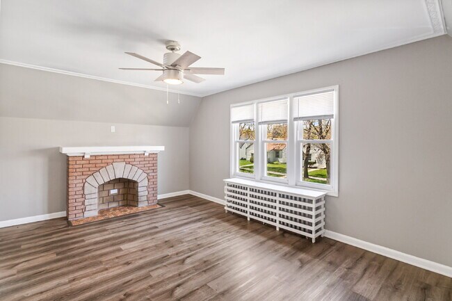 Building Photo - This spacious upper unit features 2 comfortable bedrooms with carpeting