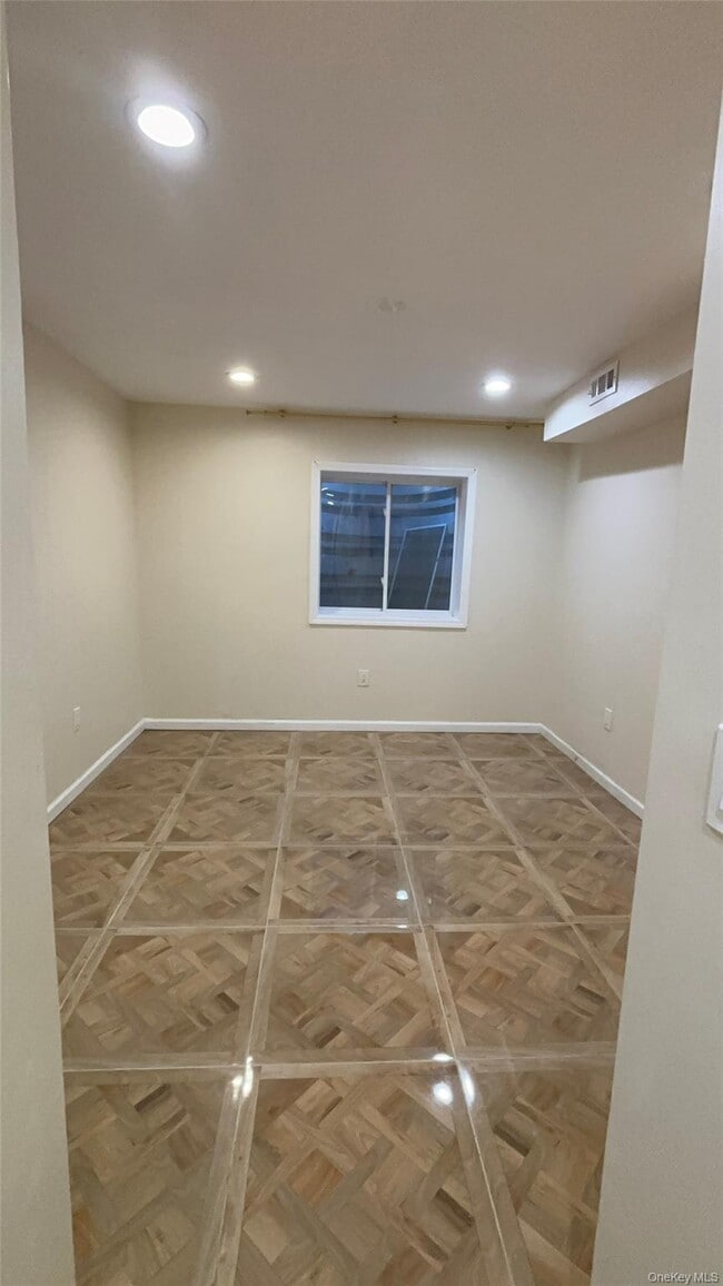 Building Photo - 127 Weatherby Ln