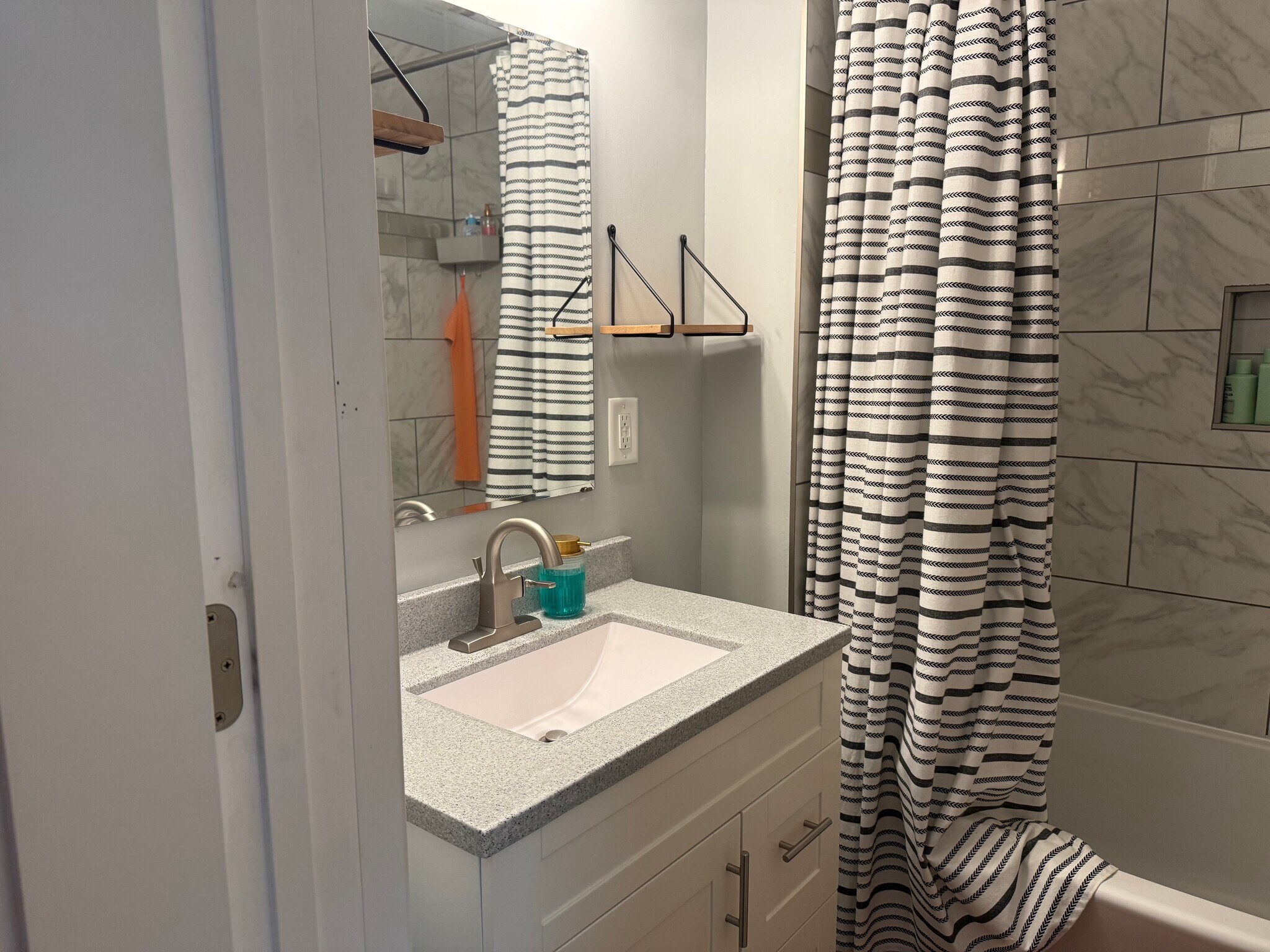 Building Photo - 5651 Bramble Ave