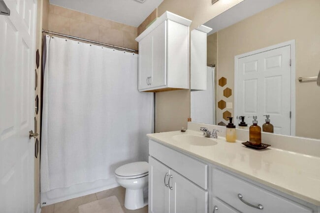 Building Photo - 522 Arthur St