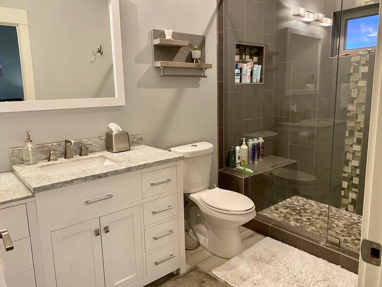 master bath - 151 Starbuck Cir