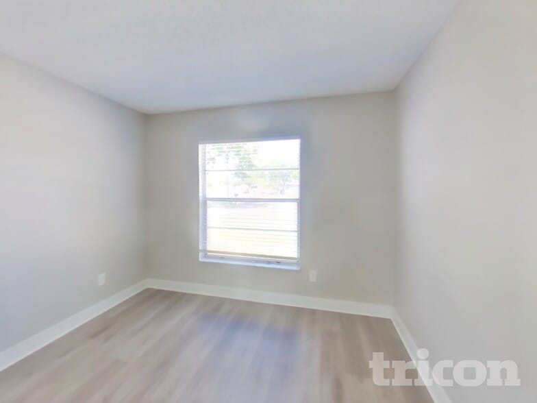 Building Photo - 1020 Red Oak Cir