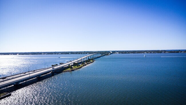 Building Photo - 1360 SW Albatross Way