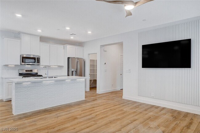 Building Photo - 237 Callen Falls Ave