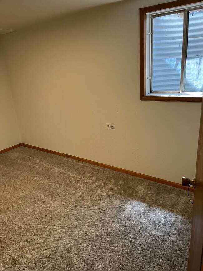 Building Photo - 4 Bedroom Gardener's Delight With Rooftop Patio, Privacy and Covered Parking