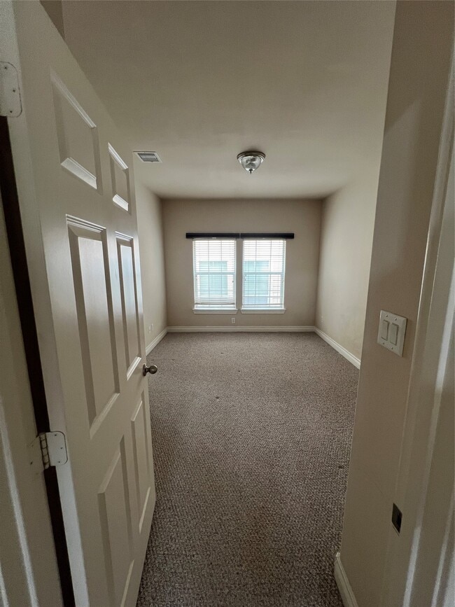 Building Photo - 5940 Kansas St