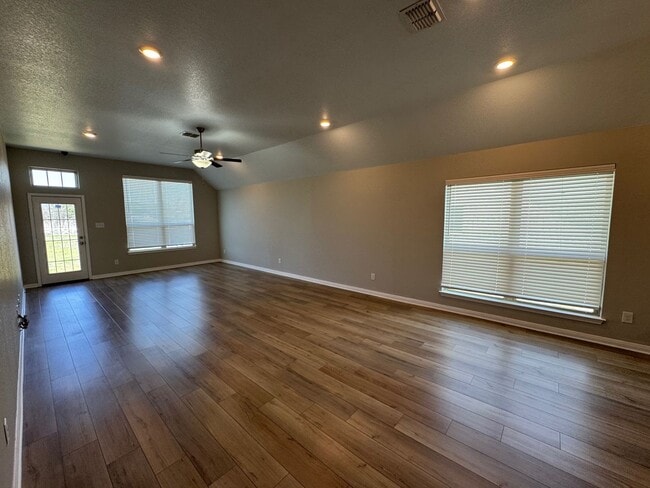 Building Photo - Beautiful Private Midway ISD Home