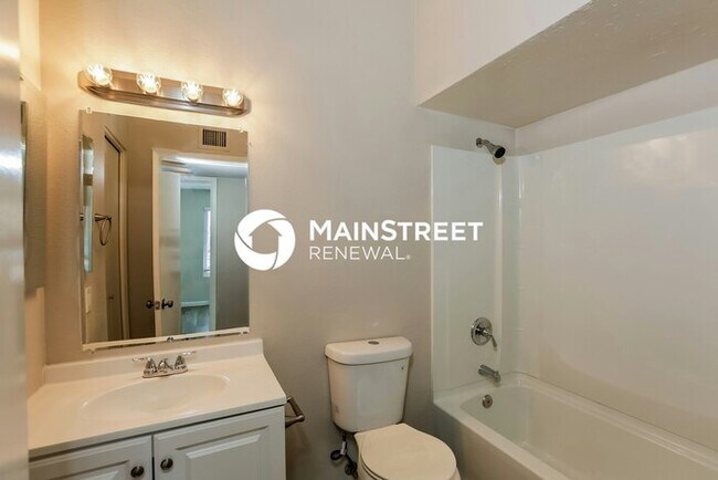 Building Photo - 3 Bedroom Pet-Friendly Home in GLENDALE, A...