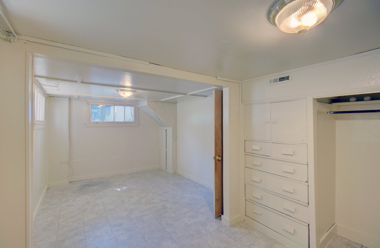 Building Photo - 2257 S Franklin St