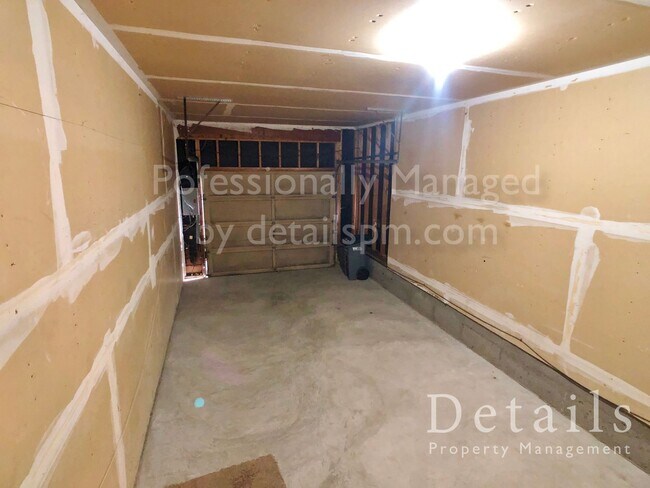Building Photo - 9467/9469 Silverdale Loop Rd NW