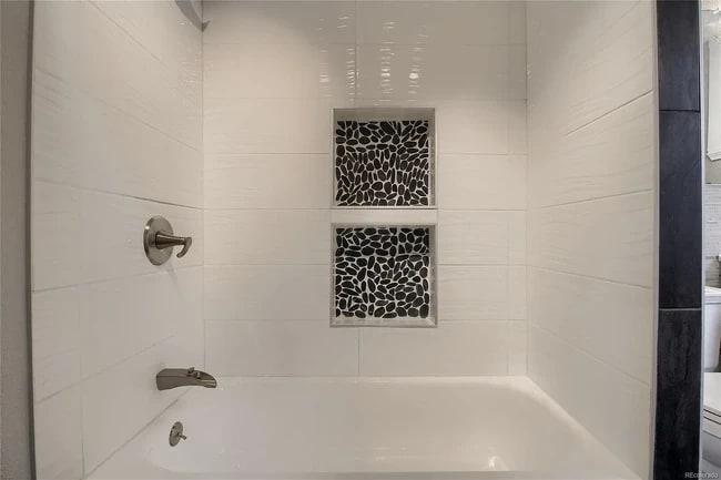 Bathroom tub/shower - 2119 S Sherman St