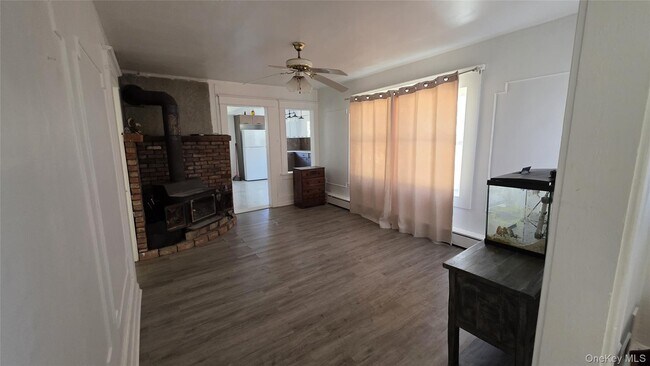 Building Photo - 208 Glenmere Rd