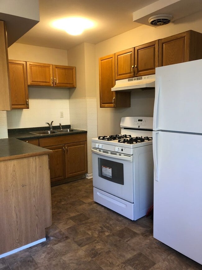 Building Photo - Welcome to 807 E 28th St!