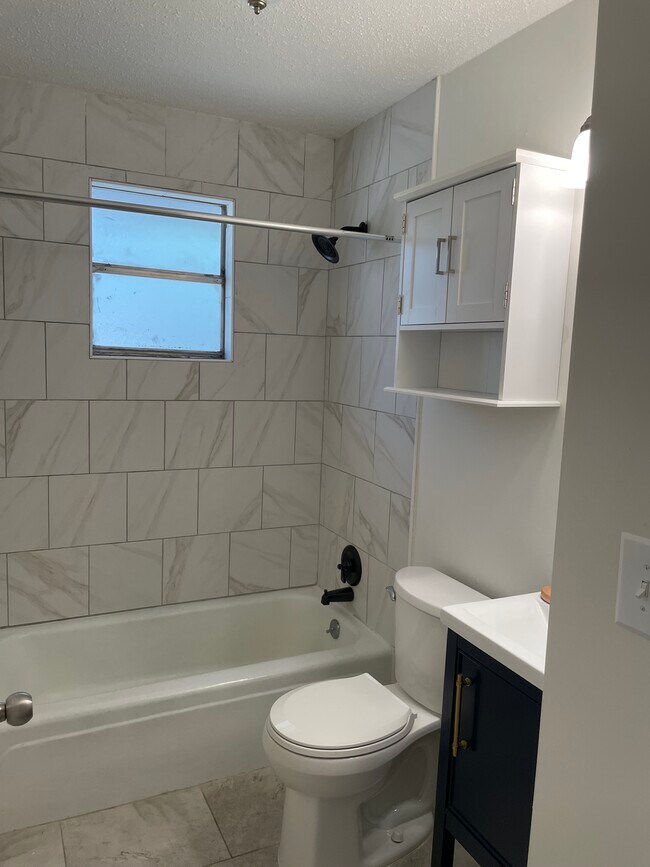 Building Photo - 218 W Saint Mary Dr