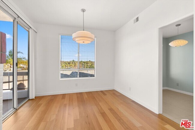 Building Photo - 4643 E 4th St