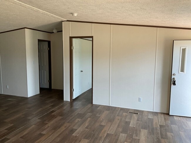 Building Photo - Cute Doublewide Home For Rent In West Lincoln County