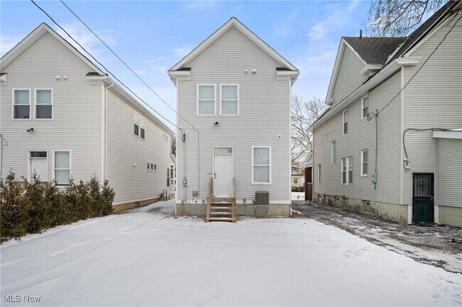 Building Photo - 2244 E 100th St