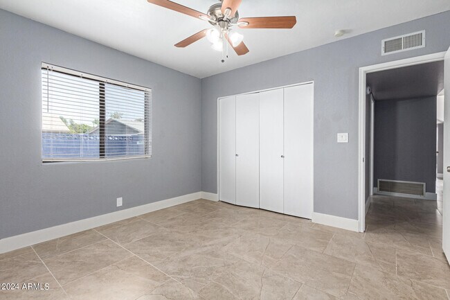 Building Photo - 2058 E Oxford Dr
