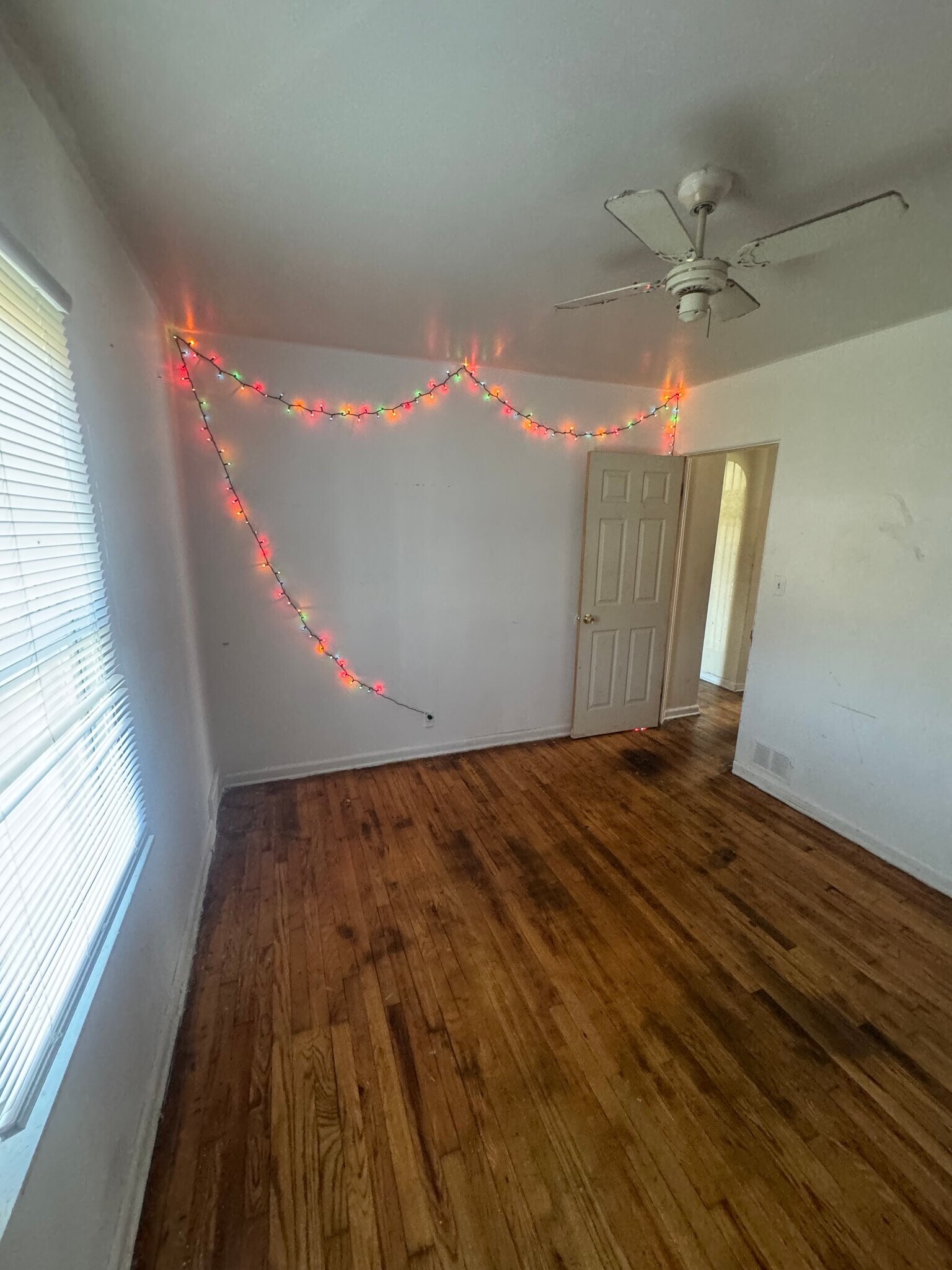 Building Photo - 711 W Dewey St