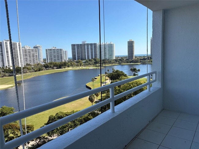 Building Photo - 20355 NE 34th Ct