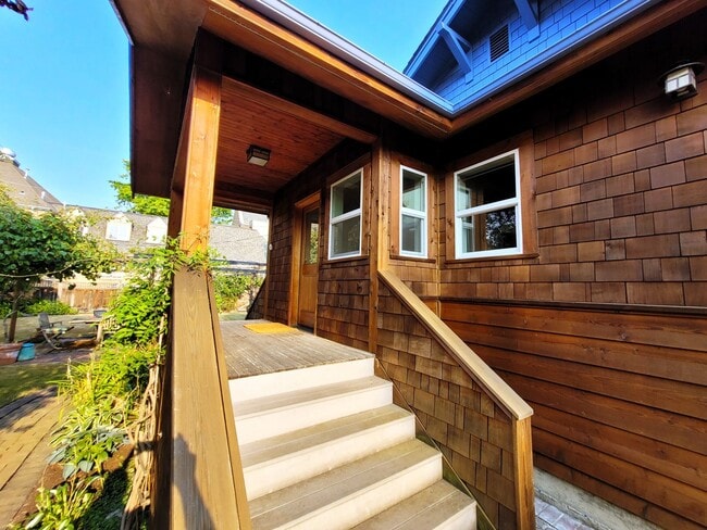 Building Photo - 1614 Eldridge Ave
