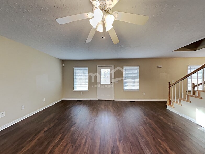 Building Photo - 7411 Meadowwood Way