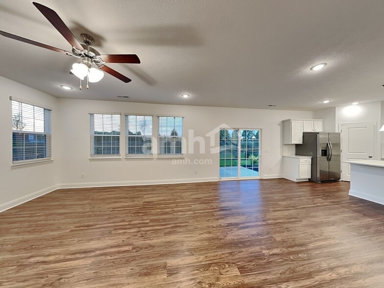 Building Photo - 1044 Castor Dr