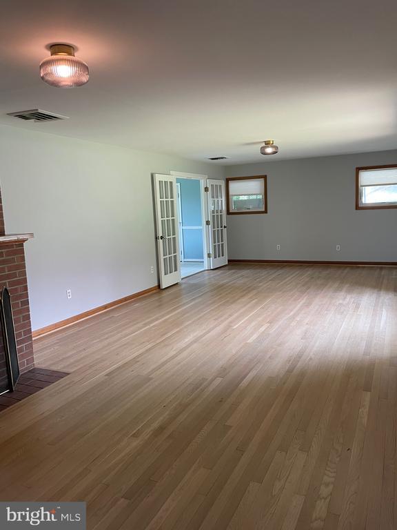 Building Photo - 21 E Loudoun St