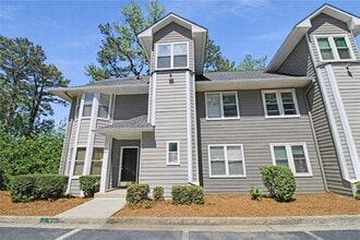 Building Photo - 204 Ivy Green Ln SE