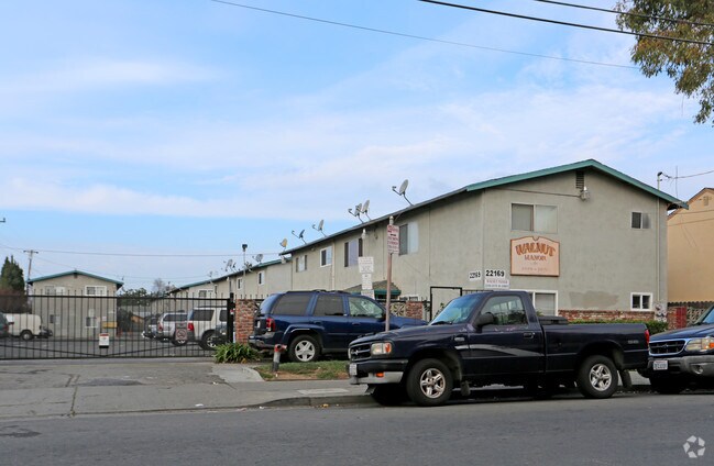 Building Photo - Walnut Manor