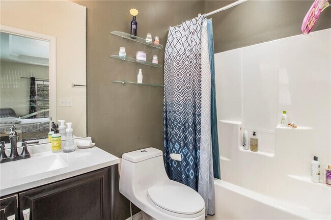 Building Photo - 1316 Plaza Ave SW