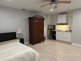 Building Photo - 6820 Scott St