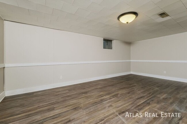 Building Photo - 3617 NE 47th St