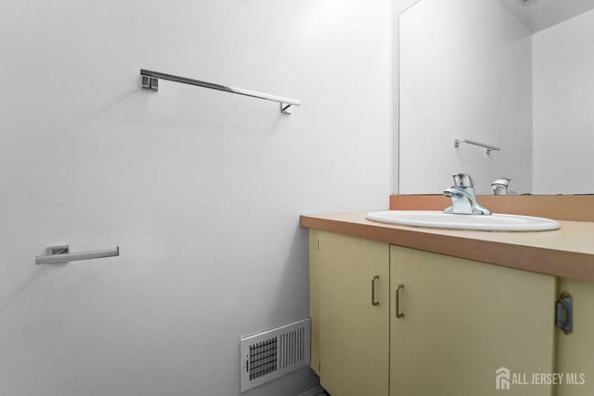 Building Photo - 194 Darwin Ln