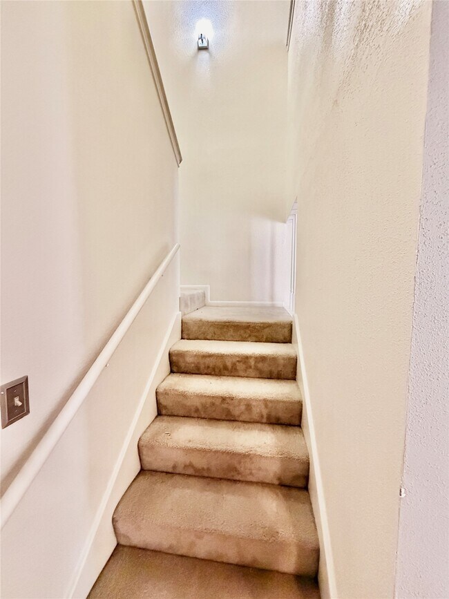 Building Photo - 2121 El Paseo St