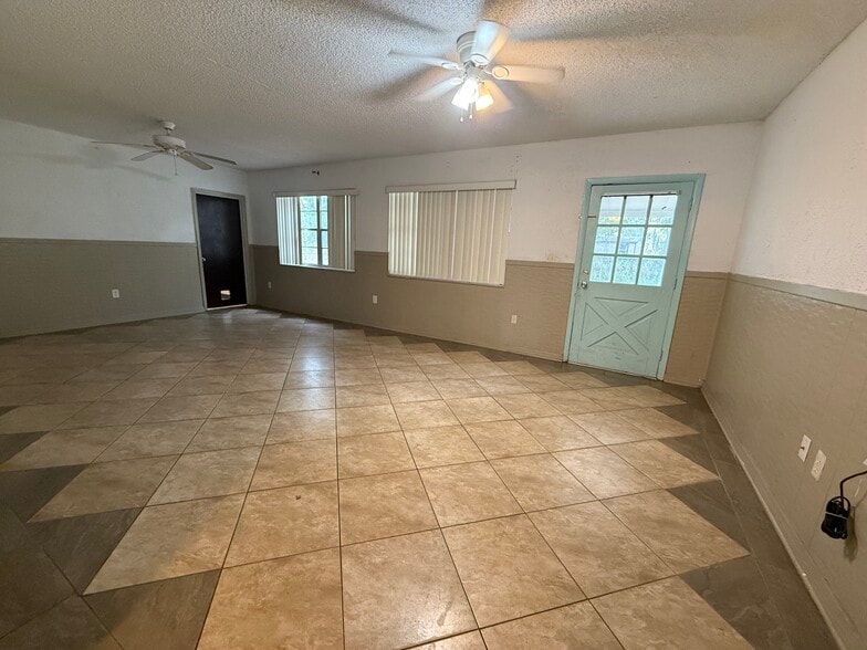 Building Photo - 6733 Fern Cir