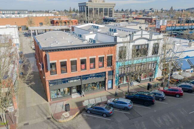 Building Photo - MOVE IN SPECIAL - NEWLY RENOVATED DOWNTOWN SALEM ONE BEDROOM