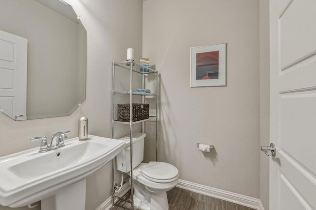 Building Photo - 6814 E Riverside Dr