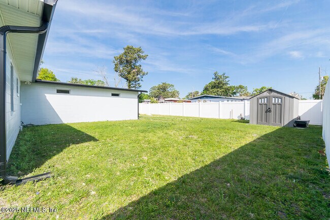 Building Photo - 6221 Ashwood Ln