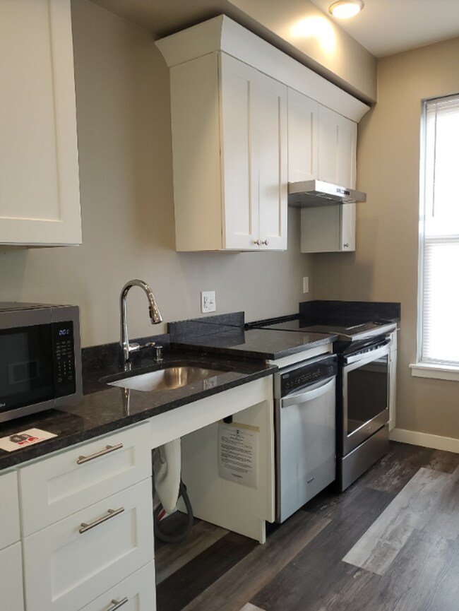 Building Photo - One Bedroom (Modified - ADA) near WWU Avai...