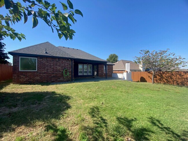 Building Photo - Jenks Schools! Prepare to fall in love wit...