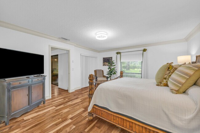 Building Photo - 25 SE Turtle Creek Dr